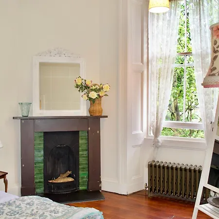 1 Bedroom Flat In Central Apartment