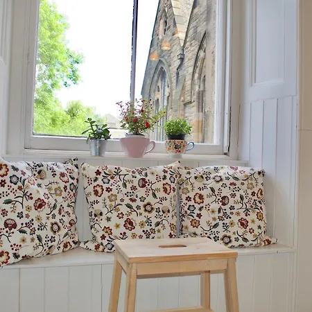 Apartment 1 Bedroom Flat In Central Edinburgh