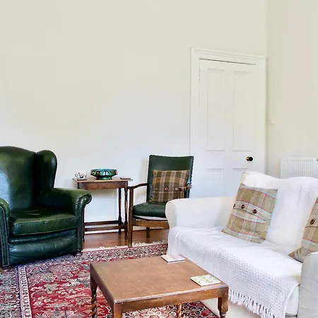 1 Bedroom Flat In Central * Edinburgh