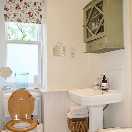1 Bedroom Flat In Central Apartment Edinburgh