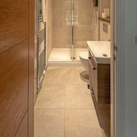 Spacious Modern Near Arthur's Seat Διαμέρισμα