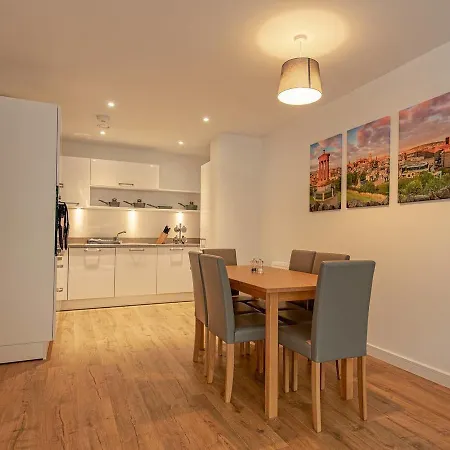 Spacious Modern Near Arthur's Seat Διαμέρισμα *
