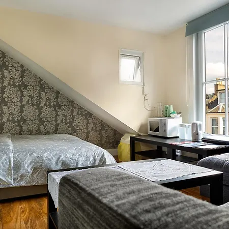 בית הארחה Centre Townhouse 2*