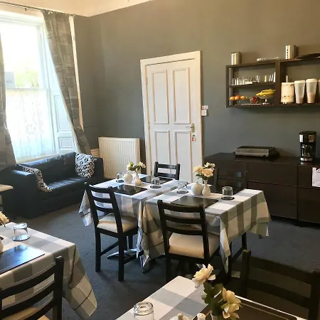 16 Pilrig Oda ve Kahvaltı 3*