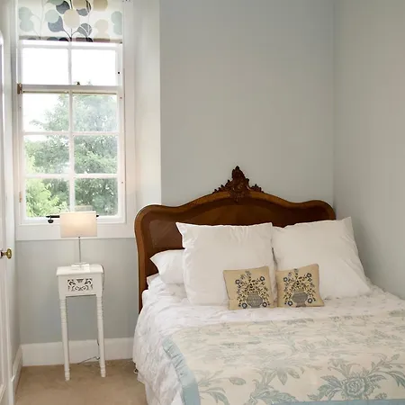 Spacious 3 Bedroom In The Grange Area Apartment *