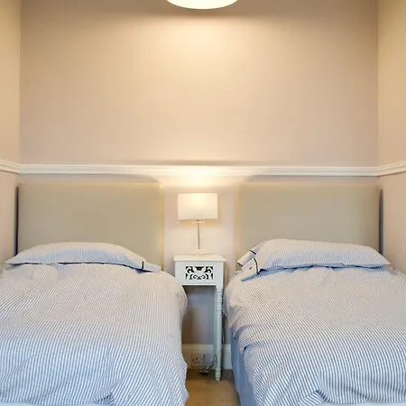 Apartment Spacious 3 Bedroom In The Grange Area *