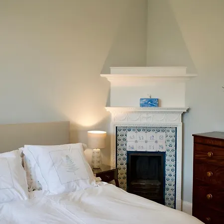 Spacious 3 Bedroom In The Grange Area Apartment Edinburgh