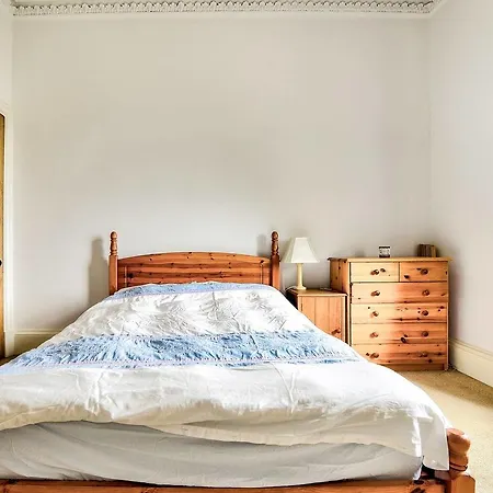 Bright With Stunning Views Apartment