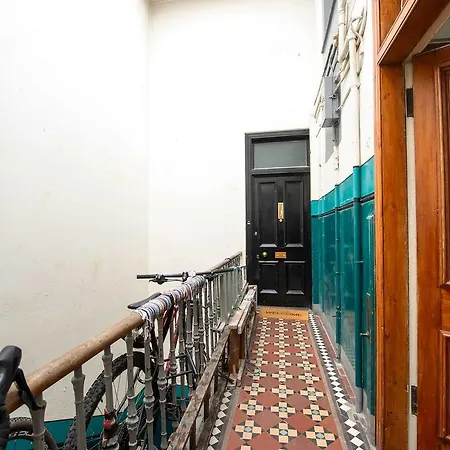 Bright With Stunning Views Apartment Edinburgh