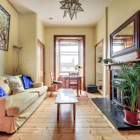 Bright With Stunning Views Apartment Edinburgh