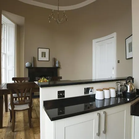 Апартаменты Haddington Place *