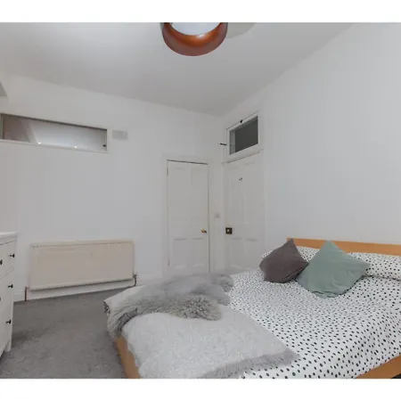 Spacious Stylish 2br Flat For 4 In Leith Walk Edynburg
