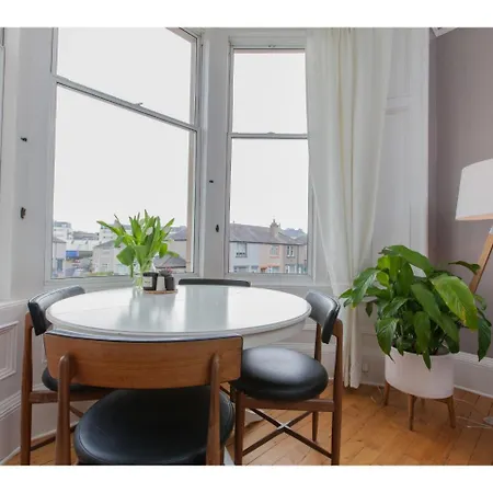 Spacious Stylish 2br Flat For 4 In Leith Walk Edynburg