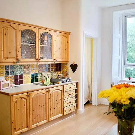 2 Bedroom Flat In Bruntsfield Apartament