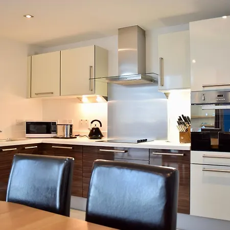 2 Bedroom Penthouse With Balcony And Castle Views
