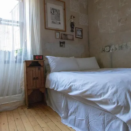 1 Bedroom Flat In The Centre