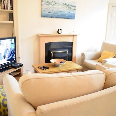 Apartment 2 Bedroom Flat Near Coast Edinburgh
