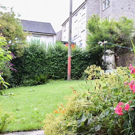 2 Bedroom Flat Near Coast *