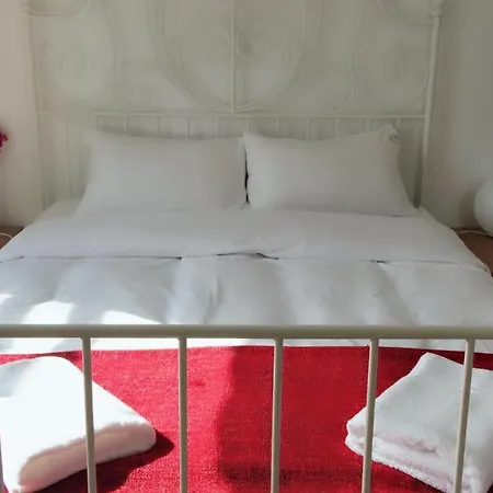 فندق مبيت وإفطار Travel 3*