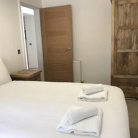 Trinity - With Private Garden And Parking *