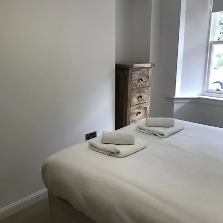 Trinity - With Private Garden And Parking *