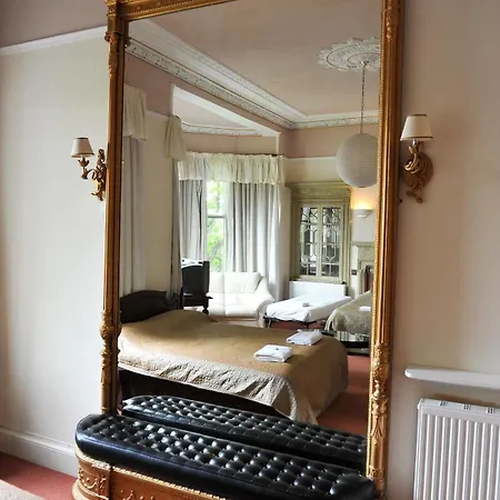 The Thrums 3* Edinburg