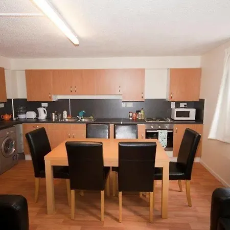 Destiny Student - Meadow Court Appartement *