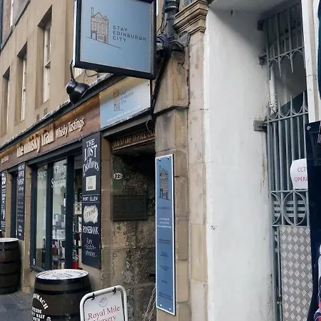 - Royal Mile Apartment