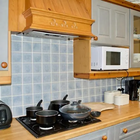 Central 2 Bedroom In *