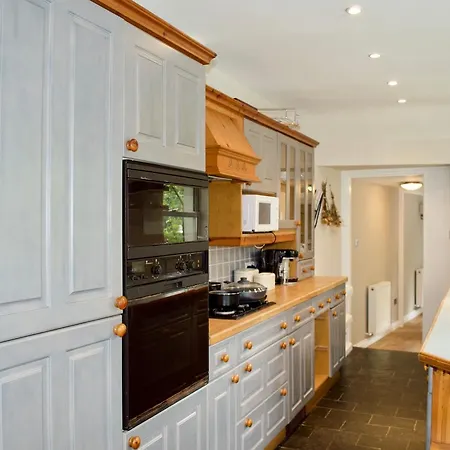 Central 2 Bedroom In Apartment Edinburgh
