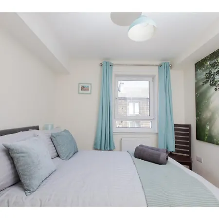 Bright, Contemporary Flat With Parking! Διαμέρισμα Εδιμβούργο