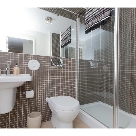 Bright, Contemporary Flat With Parking! *