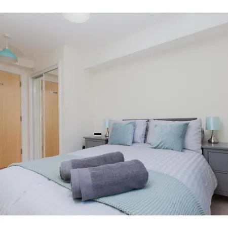 Bright, Contemporary Flat With Parking! Διαμέρισμα *
