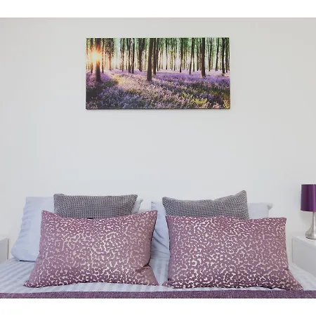 Bright, Contemporary Flat With Parking!