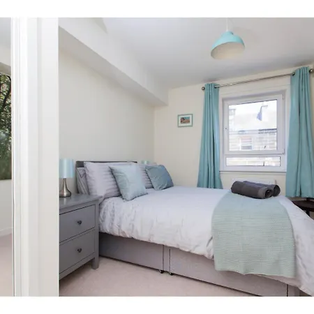 Bright, Contemporary Flat With Parking! Εδιμβούργο
