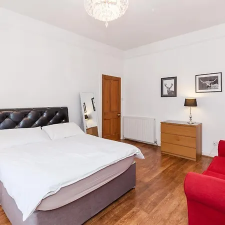 Old Town Edinburgh Apt, Walk To Castle, Royal Mile & Museums Эдинбург