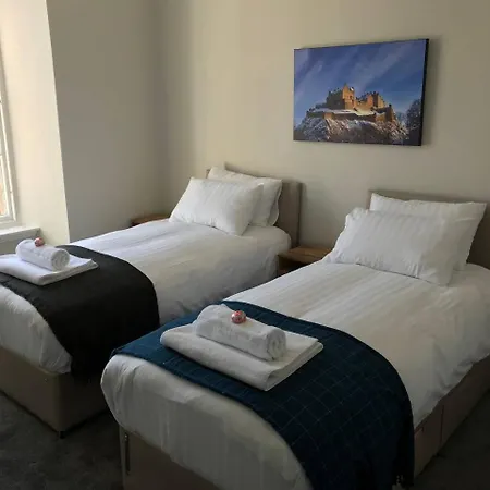 Spacious Central 2 Bedroom شقة