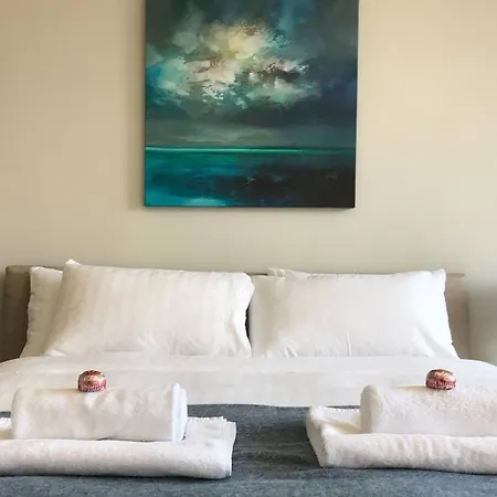Spacious Central 2 Bedroom شقة *