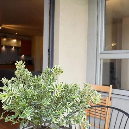 Apartment Modern 1 Bedroom With Balcony *