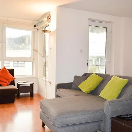 Modern 1 Bedroom With Balcony Apartment