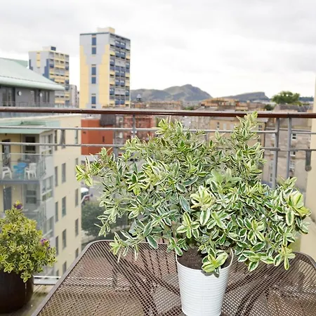 Modern 1 Bedroom With Balcony * Edinburgh