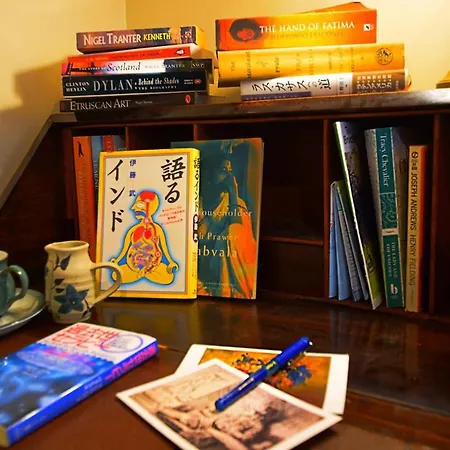 Joivy Bohemian Writers Retreat In Old Town *