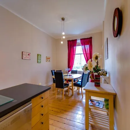 Joivy Spacious Next To The Meadows Appartement *