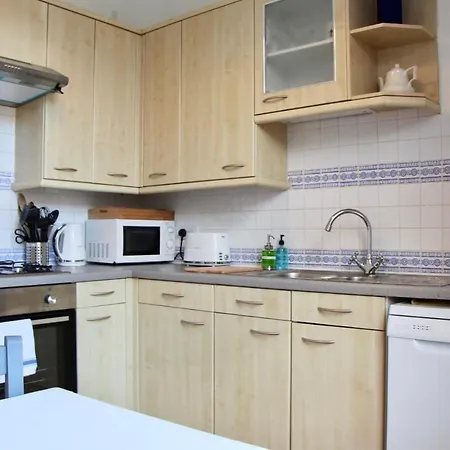 2 Bedroom In Centre * Edinburgh