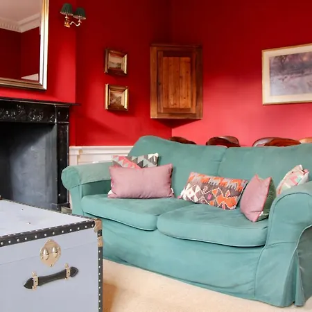 2 Bedroom In Centre *