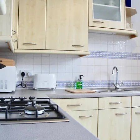 2 Bedroom In Centre * Edinburgh