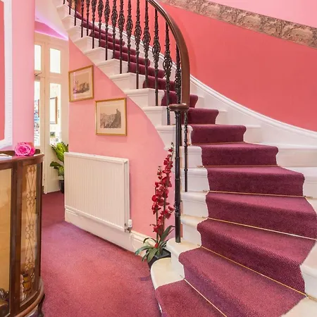 Menzies Guest house 3*