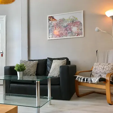 Easter Road Apartment *
