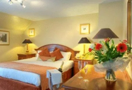 Aaron 4* Edinburgh