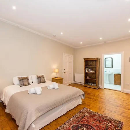 The New Town Idyll @ Dublin Street